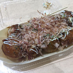 鞍馬 - たこ焼き 8個 ソース（税込 520円）評価＝◯