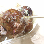 鞍馬 - たこ焼き 8個 ソース（税込 520円）評価＝◯