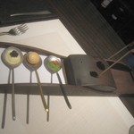 レストラン ラ フィネス - アミューズ（シメジ、チョウザメ燻製、葉野菜ムースコーティング？、フォアグラマカロン、自家製キャビア）