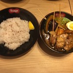 北海道スープカレー Suage - ラベンダーポークの炙り角煮カレー＋パリパリ知床どり