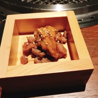 個室焼肉ITADAKI 町田 -  雲丹と黒毛和牛：黒毛和牛は少し炒めた細切れのもの。 　なんとなく肉は生に近いものを想像していたのでちょっとイメージ違うかな・・・