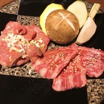 個室焼肉ITADAKI - タン、ハラミ