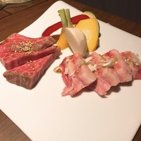 個室焼肉ITADAKI 町田 - ロース、カルビ： ロースは適度なサシが入っていい口当たり。 　カルビは脂マックスですね。 　もう少し、赤みがあっても良かったかな。