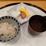 馬車道 大かわ - スズキとズッキーニの炊き込みご飯と赤だし