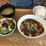 ほっこりごはん屋 輔 - 四川麻婆豆腐定食全景