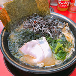 はじめ家 - ラーメン並   700円
      Wトッピング（キクラゲ&ワカメ） 60円