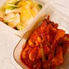 丸萬商店 - 料理写真:左、白菜の水キムチ　右、チョンガクキムチ