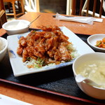 福香門 - 「鶏のからあげに胡椒のきいたソースがのったの」
