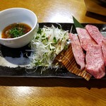 和牛 肉小僧 - 香味野菜とおろしポン酢で頂く奇跡の牛焼き