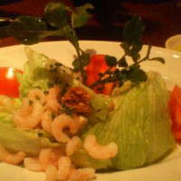37 Steakhouse & Bar - レタスと小エビのブルーチーズシーザー、よく冷えててうまいです。