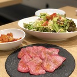 Yakiniku Tombi - 