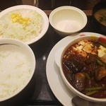 松屋 - 麻婆豆腐定食 豆腐よりも茄子メインです。味が期待はずれでした。辛さは思ったより控えめです。