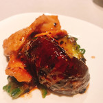 中国飯店 富麗華 - 豚トロとゴーヤの黒豆ソース炒め