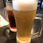 Mim Min - 生ビール、飲めないけど美味しそう（笑）
      奥は黒烏龍茶