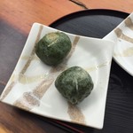 Maruyama Kashiten - 焼きくさもち（税込130円）
                        
                        10分かかります。温めるとヨモギの香りが増す気がします！