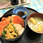 190704木　北海道　定食めし屋　海鮮四品丼1,300円＋うに800円