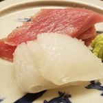 道人 - ③中トロ(石川県能登産、剣先烏賊(長崎県産)
      梅雨明け前の本鮪、気温が低く漁獲後の処置も良く状態はとても良い
      夏烏賊との別称もある剣先烏賊の産卵期は春～初秋、旬は初夏～秋、寿命は1年。