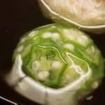 道人 - ④オクラの葛練り
      翠月とも言うべきオクラの葛練り
      闇夜に浮かぶ異世界の月の如し
      口腔内で薄切りのオクラが解れ、具現から抽象へ変化
      美味しいだけでなく、美しいだけでなく、世界観が素晴らしい