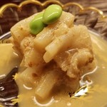 道人 - ⑦芋茎(ずいき)の胡麻酢和え
      シャキシャキとした歯応え、胡麻タレで。
      箸休め的な一品で上がりきったテンションを少しクールダウン。
      お隣の幹事さまと｢ここまで凄いですね♪｣と意見交換。
