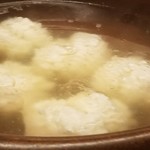 道人 - ⑨鱧(兵庫県明石産)の利尻昆布&鮪節の出汁鍋
      鱧を特性出汁で湯引きしながら、心のなかで｢美味しくなあれ、美味しくなあれ｣と念じているに違いありません。(笑)
      勿論、美味しくなっておりました。