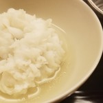 道人 - ⑨鱧(兵庫県明石産)の利尻昆布&鮪節の出汁鍋
      鱧の白い華が咲き乱れ、繊細な旨みを味わい、しばし放心。
      お出汁に鱧の脂が溶けて最高で～す♪