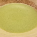 道人 - ⑬抹茶
      １人ずつ抹茶を立ててお渡し下さいます
      いやぁ、凄かった！
      抹茶の薫りとほのかな苦みを味わいつつ、余韻に包まれます
      ( 〃▽〃)
      素晴らしかった
      幹事さま、ありがとうございます！
      m(_ _)m
