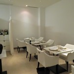 Furansuryouri tammoa - 白を基調とした室内は清潔感があり素敵な空間です♪