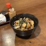Kominka Izakaya Komachi - 海老かき揚げ丼。海老のブリッと感とタレの染みた御飯を味わう