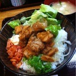 まぐろの鉄人 - まぐろステーキ丼