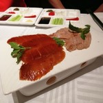 四季民福烤鸭店 - 切り分けた「北京ダック」