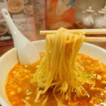 中華屋がっつ - 麺のリフトアップ。