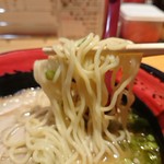 鳥取 鶏・とんこつラーメンつばさ - 2019年7月　麺持ち上げ