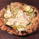 Lupi32 - ビアンカなピザ。