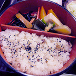 こわめしや - ほんのり色づいた赤飯