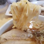 手打ちラーメン 清仁軒 - 麺リフト！手打ち感が満載の不揃い具合！いいですねぇ