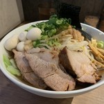 小烏丸 - SPラーメン大盛り うずら、ニンニク少な目アブラカラメ