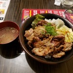 精肉・卸の肉バルSanoso - 炭火焼き牛カルビステーキ丼(肉増増280g)¥1,000