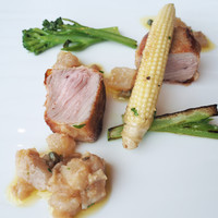 エノテーカ ピンキオーリ 名古屋 - 仔牛ロース肉のインパナート　ニンニク風味のブロッコレット　牛アキレスけ腱とイタリアンパセリ