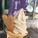 越後川口SA上り線スナックコーナー - 雪室珈琲ソフトクリーム 
日向に出たら、一瞬で溶け始めたΣ(ﾟдﾟ；)