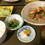 居酒屋  魚道楽 - サラダ､青梗菜の御浸し､漬物と美味しい御飯