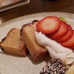 昔ながらの喫茶店 - イチゴのパウンドケーキです。