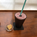 cafe yom pan - スムージーに小さな焼き菓子まで