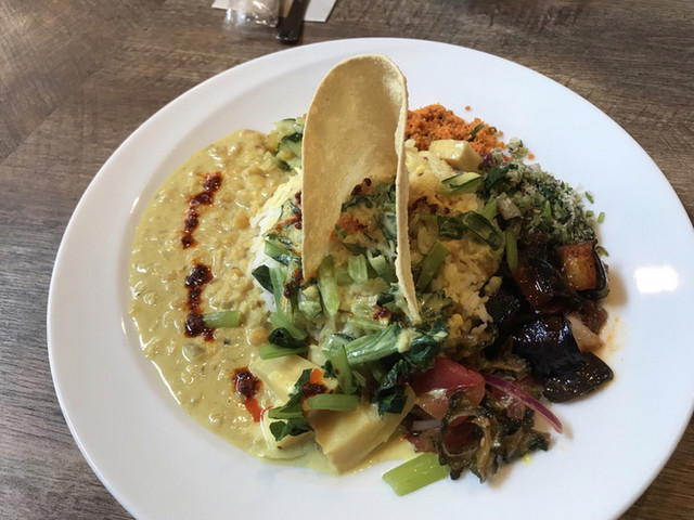 昼のみ間借り営業するスリランカカレー店。本格的なスリランカのカレー定食がいただけます。 : ディムのスリランカカレー