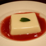 萬珍樓 - 杏仁豆腐山桃シロップ