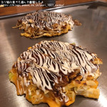 おきらくや - ミックス玉（手前）・イカモダン（奥）