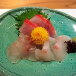 魚河岸 宮武 - （2019年4月）
      厳選三種盛。
      千葉産金目鯛、山口産あま鯛、長崎産かさご♡