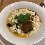 一碗水 - 素菜XO炒豆腐脳(おぼろ豆腐、ピータン、干しエビ、アヒルの卵塩漬けと自家製XO醬)