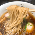 Japanese Soba Noodles 蔦 - 【2019年06月】味玉醤油＠1,110円、麺アップ。