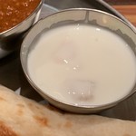 インド定食 ターリー屋 - インドカレー定食  690円   フルーツ入りのヨーグルト