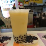 士林豪大大鶏排 - 2019年6月　マンゴータピオカ（180円くらい）